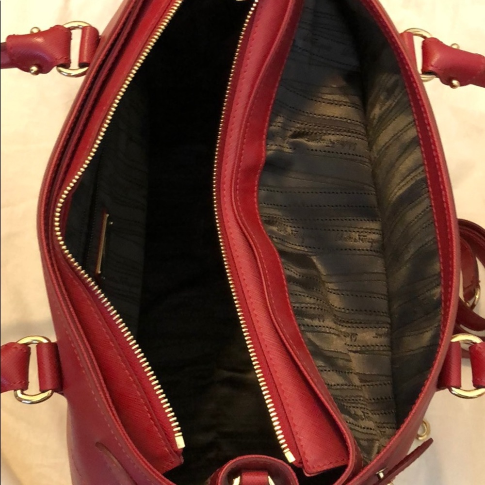 Salvatore Ferragamo Red Leather Large Handbag New - Picture 4 of 4